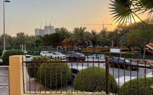 Next to Mall and Park | 1 BR | Community View