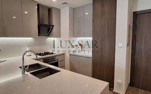 Modern 1BR with Canal View | Peninsula One | Bbay