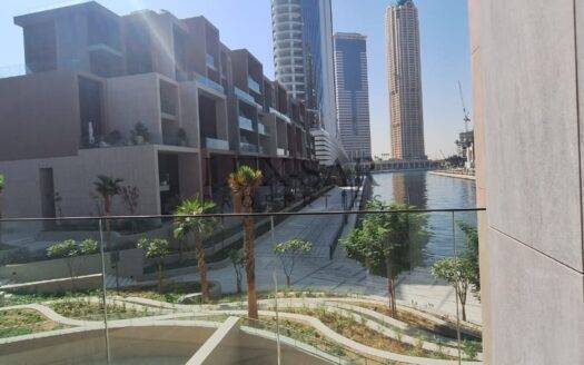 Modern 1BR with Canal View | Peninsula One | Bbay