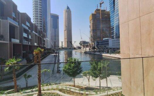 Modern 1BR with Canal View | Peninsula One | Bbay