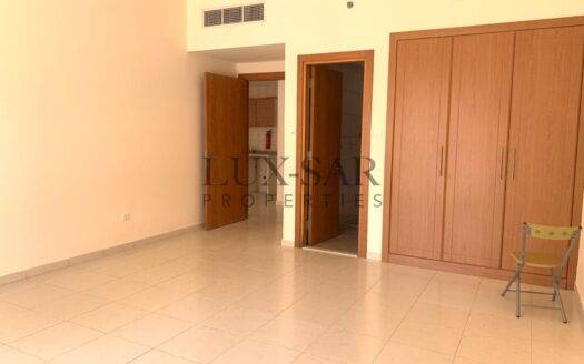 Huge and Bright | Vacant | with Balcony