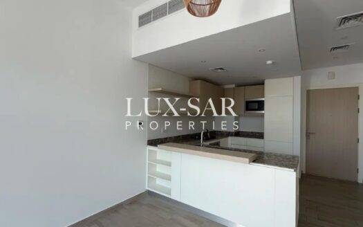 Stunning 2 Bedroom | Pool View | Ellington