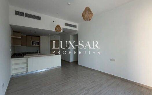 Stunning 2 Bedroom | Pool View | Ellington