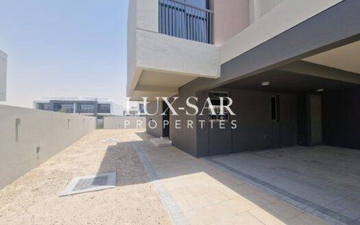 Spacious 4BR with Garden | Close to Lagoon