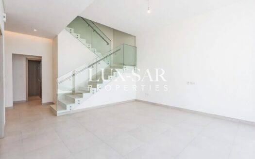 3BR Single Row | Near Pool and Park | Vacant